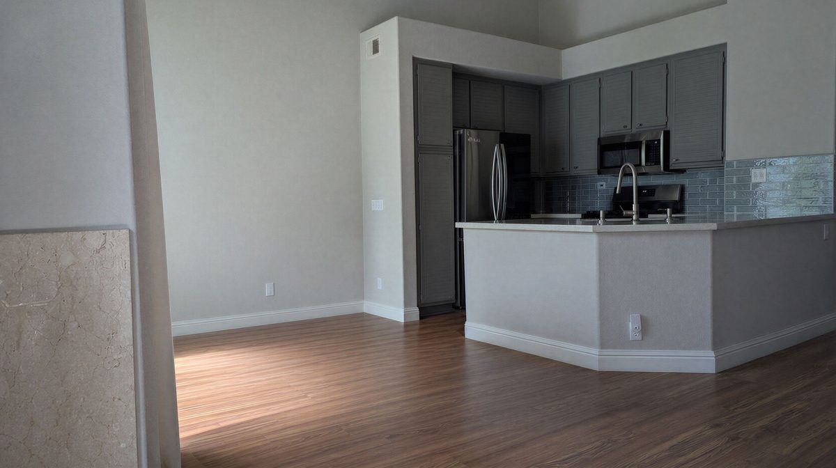 Kitchen / dining, empty